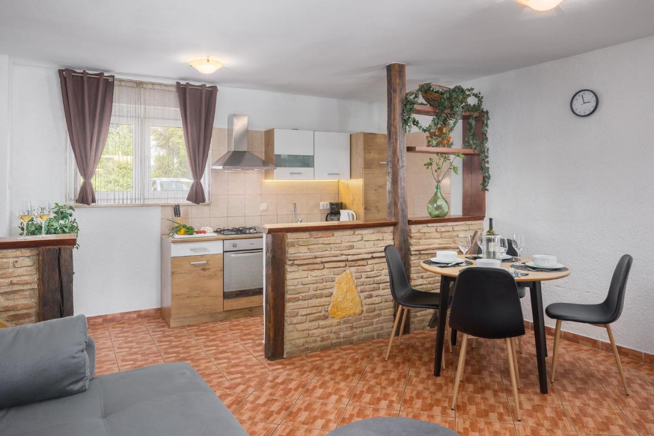 Casa Viktoria With Private Garden And Bbq Βίλα Kosinozici Εξωτερικό φωτογραφία