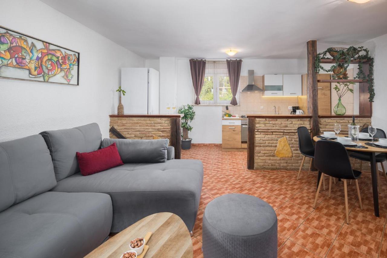 Casa Viktoria With Private Garden And Bbq Βίλα Kosinozici Εξωτερικό φωτογραφία
